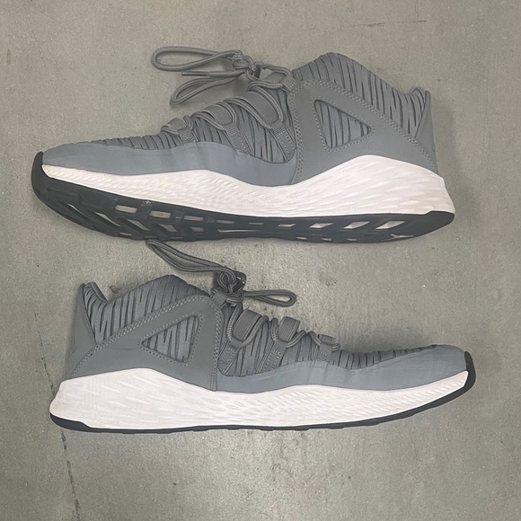 Nike Jordan Formula 23 Low Trainers Sneaker in Gray 919724-004 - Size 11 - Picture 8 of 12